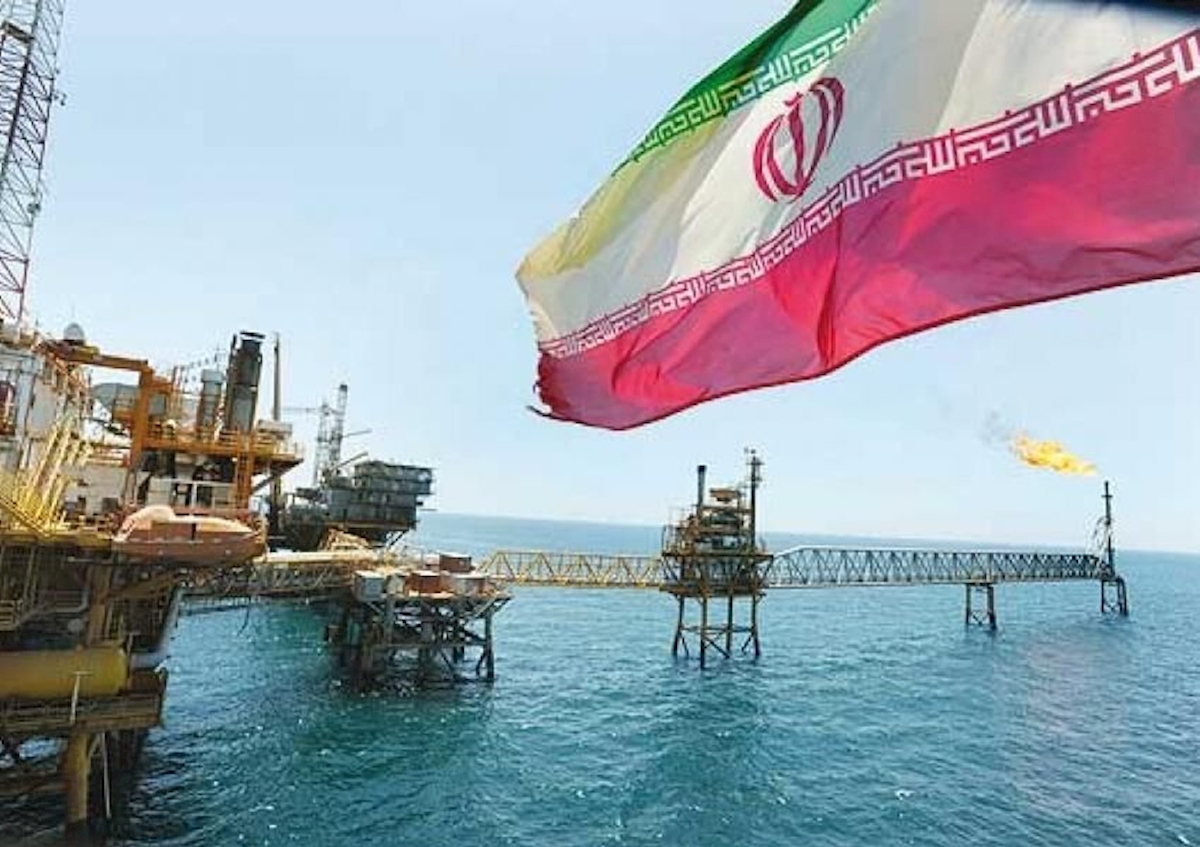 جنگ رسانه‌ای علیه دولت سیزدهم در بازار نفت/ آیا روسیه جای ایران را گرفته است؟